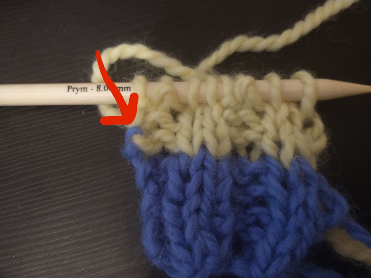 Colour Changing Ribbing Help a beginner! Changing color in a 2x2 rib results in a weird wrong ...